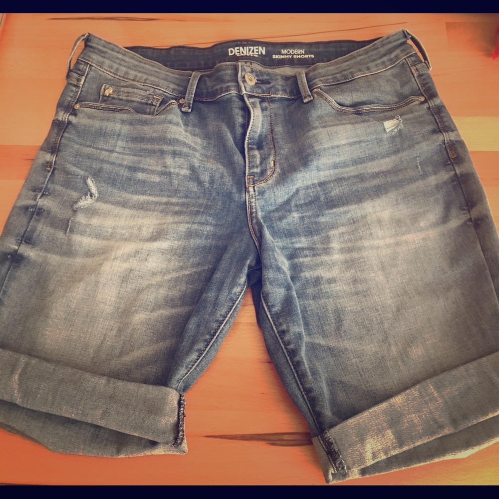 Levi Skinny Jean Shorts (Free GIFTS w/Purchase!)🌟